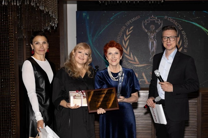 Оксана Сташенко – ЗА ВКЛАД В РАЗВИТИЕ ТЕАТРА И КИНО ( Оксана Винцевич, Татьяна Гузеря, Оксана Сташенко, Дмитрий Нестеров)